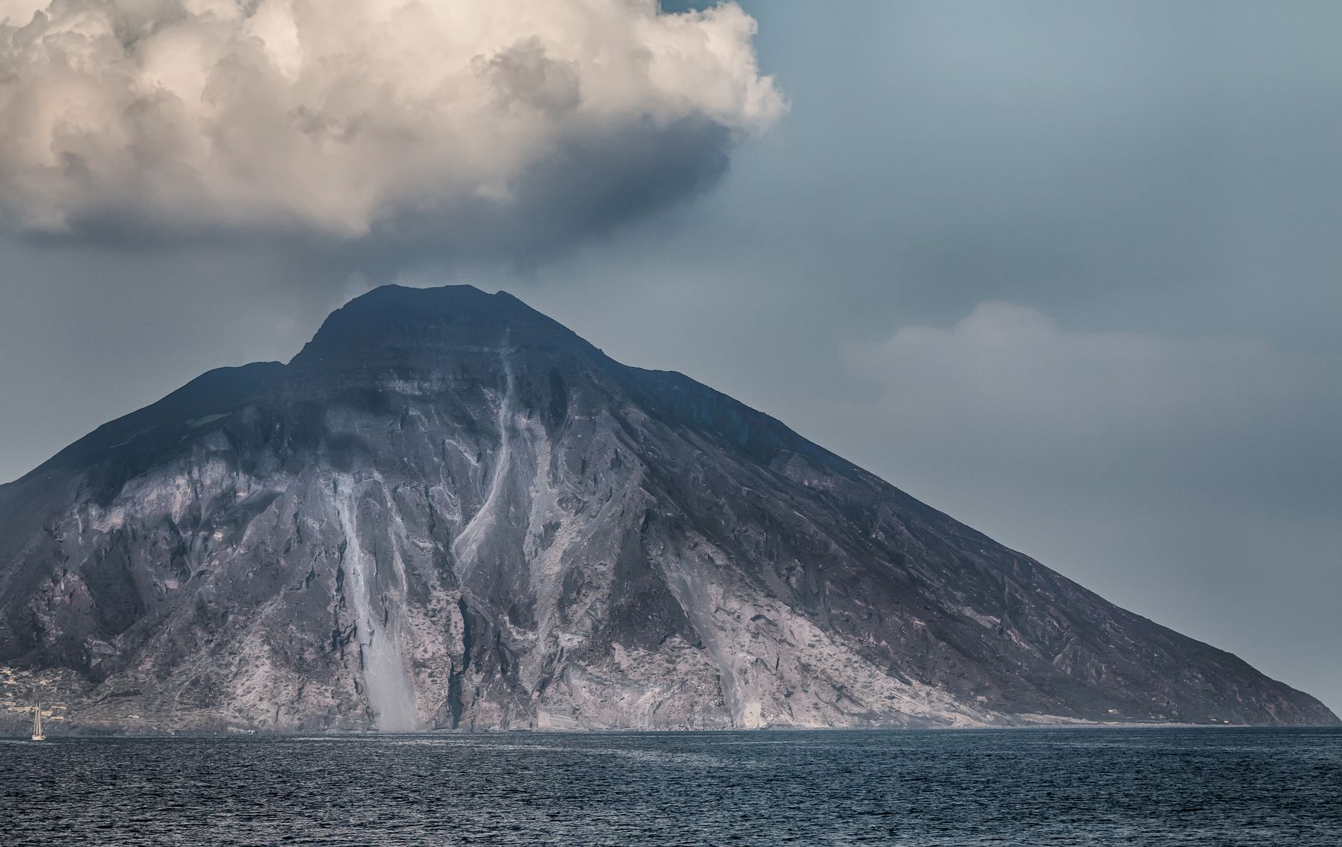 Krakatau eruption news